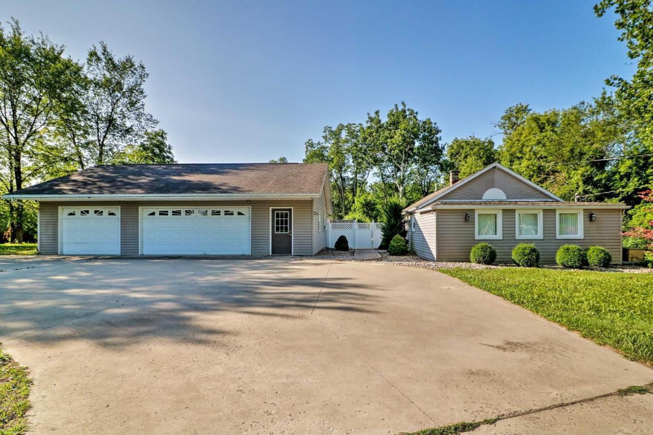 Ottawa Lake Home With Bbq And Patio, 15 Mi To Toledo Sylvania ภายนอก รูปภาพ